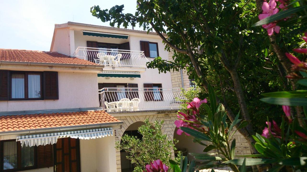 Villa Nina Селине Екстериор снимка
