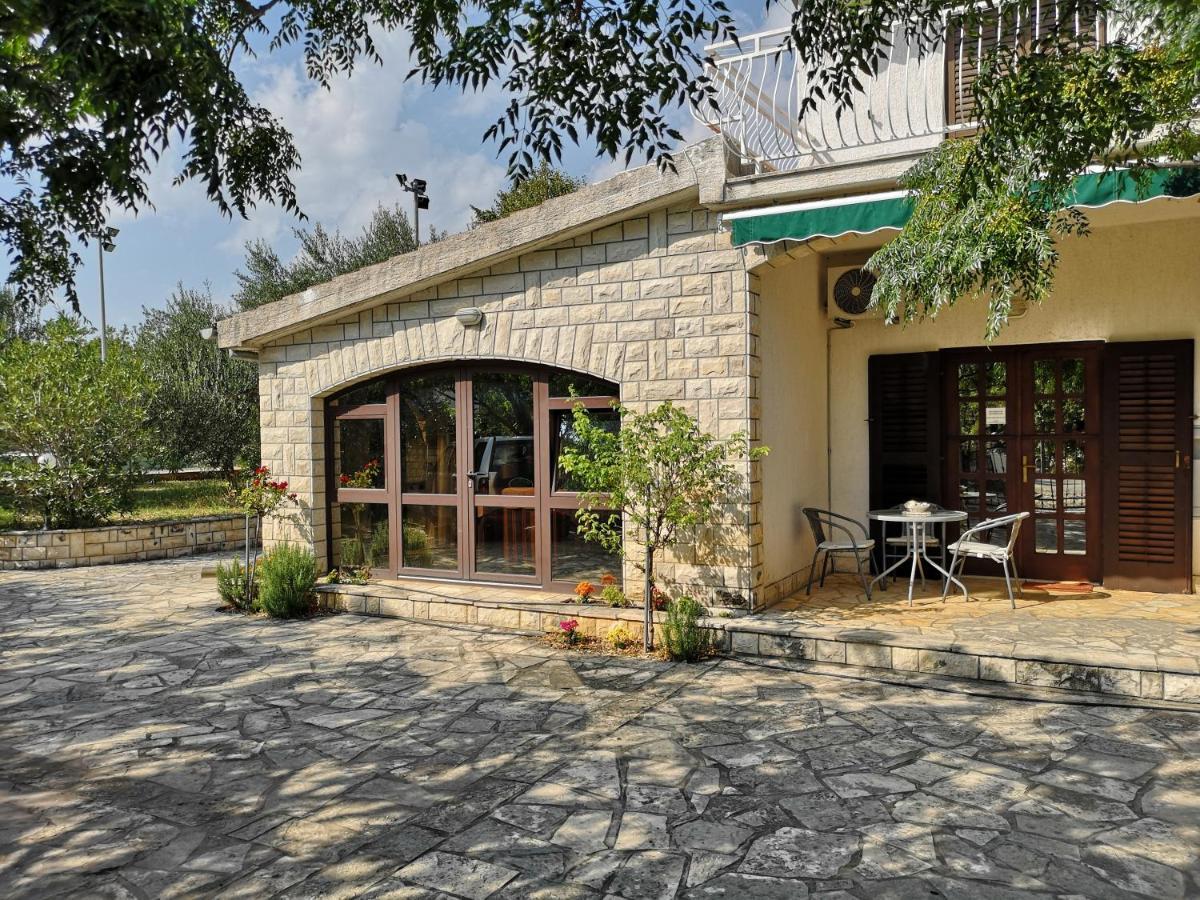 Villa Nina Селине Екстериор снимка